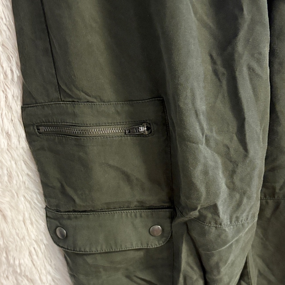 Banana Republic Dark Green Cargo Pants - Picture 6 of 9